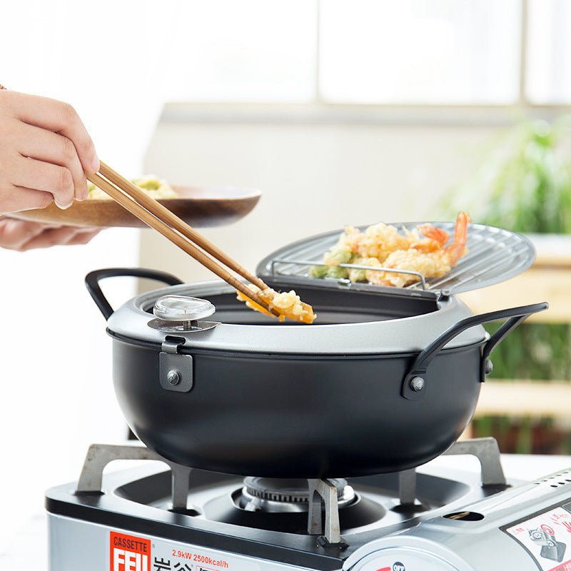 Pentola da cucina in uso - preparazione cibi perfetta
